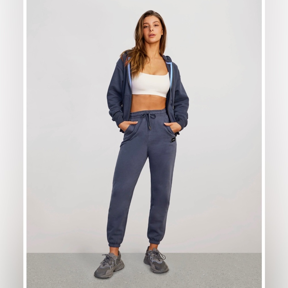 NWT - Stori seek sweatpant - size 4 - dusk color